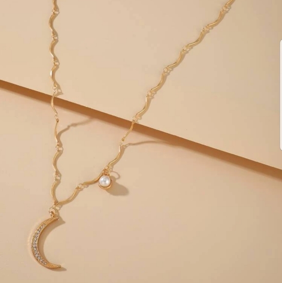 *Vienna* Moon and Pearl Necklace - Picture 4 of 5